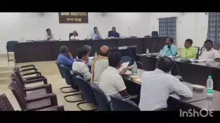 अरवल: जिलाधिकारी कुमार गौरव ने विधानसभा चुनाव को लेकर राजनीतिक दल के कार्यकर्ताओं के साथ बैठक की