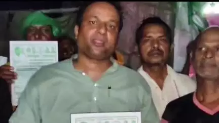 कोईलवर: खेसरहिया पंचायत में जनसंपर्क के दौरान रघुपति यादव ने बिजली, सड़क आदि समस्याओं पर वर्तमान सरकार से उठाया सवाल