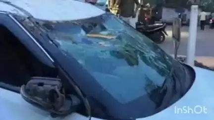रायगढ़: गौशाला रोड पर ट्रैफिक थाना के सामने अनियंत्रित होकर डिवाइडर से टकराकर कार पलटी