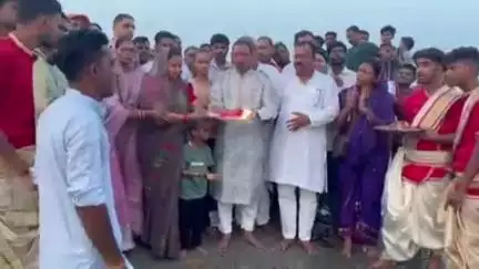 बदायूं: बदायूं के कछला गंगा घाट पर भाजपा कार्यकर्ताओं ने बिल्सी विधायक का जन्मदिन मनाया