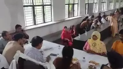बुढ़ाना: बुढाना तहसील में राज्य महिला आयोग उत्तर प्रदेश की सदस्य सपना कश्यप ने महिलाओं की जन समस्याएं सुनी, कुल 10 शिकायतें आईं