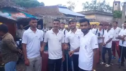 दरभंगा: कैदराबाद पॉलिटेक्निक चौक के पास प्रमंडलीय समादेष्टा ने होमगार्ड में चयनित अभ्यर्थियों को प्रशिक्षण के लिए किया विदा