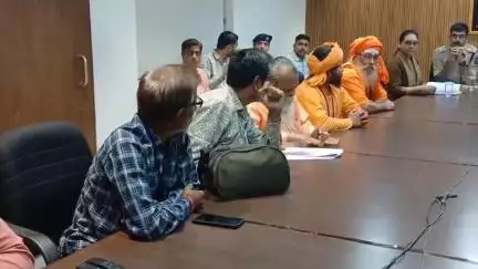 જૂનાગઢ: કલેકટર કચેરી ખાતે દત્ત શિખર ખાતે નિર્વાણ લાડુ ચડાવવા મુદે બેઠક યોજાઈ, સાધુ-સંતો અને જૈન સમાજના કર્મચારીઓ ઉપસ્થિત રહ્યા