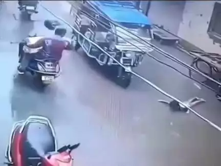 चाचा ने बच्चे को बचाने के लिए जात पात धर्म कुछ नहीं देखा सैल्यूट है चाचा को !! 🫡 ♥️

DrChandrajeet Yadav