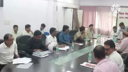 आगर: संभागायुक्त ने पंचायत एवं ग्रामीण विकास विभाग की बैठक में जल गंगा अभियान को 30 जून तक पूरा करने के निर्देश दिए