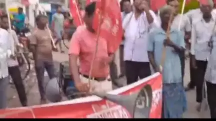 কাশীপুর: কালিয়াগঞ্জে ছাত্রী তামান্না খাতুন কে হত্যার প্রতিবাদে CPIM কাশীপুর পূর্ব এরিয়া কমিটির ডাকে তালাজুড়ি মোড়ে মিছিল ও পথসভা