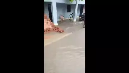 सिंगरौली: एनसीएल का पानी घरों में घुसा, नंदगांव-नवानगर के 40 घरों में कीचड़ भरा, सामान खराब