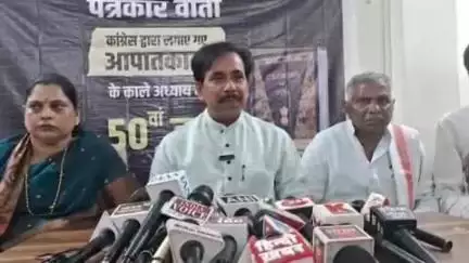 चंदौली: 25 जून, 1975 को कांग्रेस के आपातकाल पर कै. मंत्री ने जिला मुख्यालय पर की प्रेस वार्ता, पहली महिला प्रधानमंत्री को कहा घमंडी