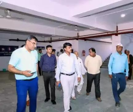 जिला निर्वाचन पदाधिकारी-सह-जिलाधिकारी, पटना द्वारा फुलवारीशरीफ प्रखण्ड परिसर अवस्थित ईवीएम-वीवीपैट वेयरहाउस का निरीक्षण किया गया। भारत निर्वाचन आयोग द्वारा निर्धारित मानकों के अनुसार हर व्यवस्था सुदृढ़ एवं त्रुटिहीन है।