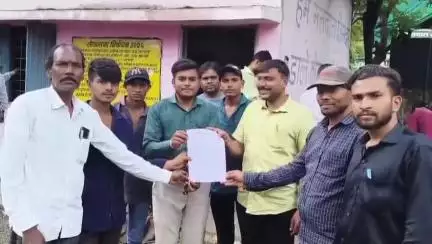 उदयनगर: ग्राम खिवनी खुर्द में वन विभाग द्वारा जनजाति समाज के घरों को तोड़ने के विरुद्ध ज्ञापन