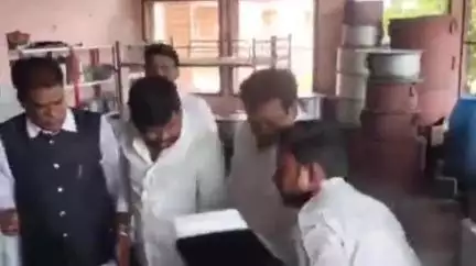 అల్లాదుర్గం: బాలికల గురుకు ల పాఠశాలను ఆకస్మికంగా తనిఖీ చేసిన ఎస్సీ ఎస్టీ కమిషన్ బక్కి వెంకటయ్య