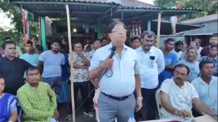দিনহাটা ২: সালিশি সভার নামে টাকা তোলা বন্ধ করুন , ছোট গারালঝোড়ায় তৃণমূল নেতাদের নির্দেশ মন্ত্রী উদয়নের
