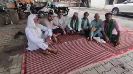 बुढ़ाना: बुढाना तहसील में किसान मजदूर संगठन के कार्यकर्ताओं का तीसरे दिन भी 24 मांगों को लेकर अनिश्चितकालीन धरना जारी है
