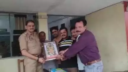 पाली: नवांगतुक थाना प्रभारी निरीक्षक पाली विनोद मिश्रा का स्थानीय व्यापारियों और पत्रकारों ने किया स्वागत