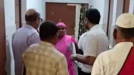 मंझनपुर: जिलाधिकारी ने सामुदायिक स्वास्थ्य केन्द्र मंझनपुर का औचक निरीक्षण कर व्यवस्थाओं का लिया जायजा