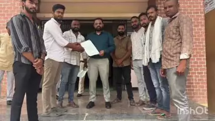 बदनावर: ग्राम पंचायत मांगलिया के चामुंडा खेड़ी में खरंजा निर्माण की मांग, सरपंच और सचिव की शिकायत एसडीएम से की