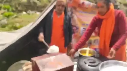 *बजरंग सेना का 41 दिविसिय निःशुल्क भंडारा केदारनाथ धाम में*
बजरंग सेना का भूकुण्ड भैरव केदारनाथ धाम में निःशुल्क भंडारा चाय व दवाइयों की सेवा लगातार 26 मई से जारी है मध्यप्रदेश नर्मदाखण्ड से राष्ट्रीय सचिव रघुनाथ राय ने बताया कि 26 मई को