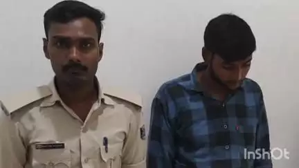 मधेपुरा: कोशलपुर गांव में पुलिस ने छापामारी कर चोरी के फरार अभियुक्त मंटू कुमार को गिरफ्तार किया