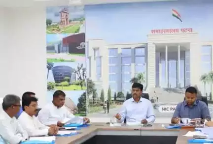 जिला निर्वाचन पदाधिकारी-सह-जिलाधिकारी, पटना की अध्यक्षता में भारत निर्वाचन आयोग द्वारा निर्धारित दिनांक 01.07.2025 की अर्हता तिथि के आधार पर फोटोयुक्त निर्वाचक सूची के विशेष गहन पुनरीक्षण, 2025 तथा मतदान केन्द्रों के युक्तिकरण हेतु बैठक