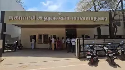 மானாமதுரை: பெமினா நகரில் தரமற்ற தார் சாலை பொதுமக்கள் அதிருப்தி!