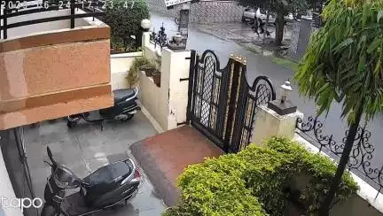 बड़गांव: खारोल कॉलोनी में 8 साल के बच्चे को कुत्तों ने नोंचा, सड़क पर गिराकर हाथ-पैर और पेट पर काटा