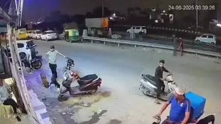 हरियाणा- 

गुरुग्राम में हिट-एंड-रन केस-

तेज रफ्तार स्कोडा कार ने LLB छात्र हर्ष सिंघाल को कुचल डाला,मौके पर ही हुई मौत
