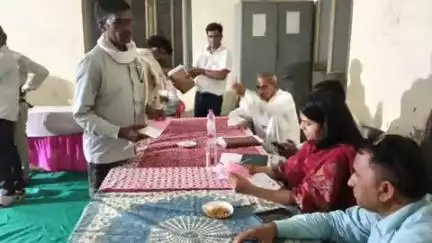 ग्राम पंचायत पहाड़ी के अईटी केन्द्र पर आयोजित रात्रि चौपाल में एसडीएम ने सुनी समस्याएं