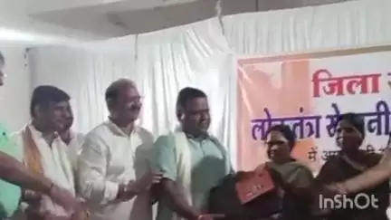प्रतापगढ़: लोकतंत्र सेनानियों का सम्मान समारोह आयोजित, पूर्व मंत्री के निवास पर जिला कलेक्टर ने किया सम्मान