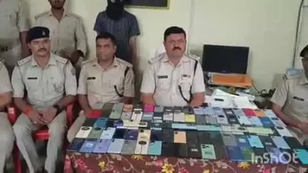 राजमहल: पुलिस ने 50 लाख के चोरी के मोबाइल के साथ एक व्यक्ति को किया गिरफ्तार, एसडीपीओ ने प्रेस कॉन्फ्रेंस में दी जानकारी