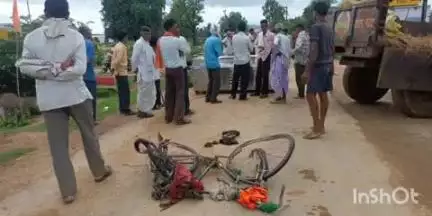 केवलारी: ग्राम बागडोंगरी में ग्रामीणों ने शव रखकर किया चक्का जाम, स्थानीय विधायक भी हुए शामिल