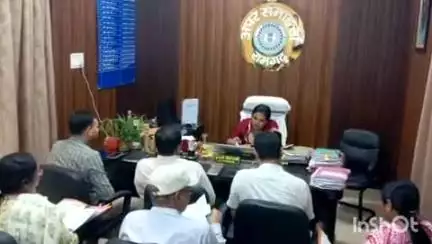 रामगढ़: समाहरणालय स्थित कार्यालय कक्ष में अपर समाहर्ता की अध्यक्षता में जिला स्तरीय टेलीकॉम समिति की बैठक हुई