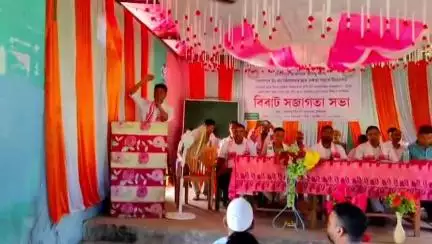 বিহপুৰীয়া: সোনাপুৰত অসামাজিক কাৰ্য্যকলাপৰ বিৰুদ্ধে সোনাপুৰ আঞ্চলিক আমছুৰ উদ্যোগত বিৰাট সজাগতা সভা,উপস্থিত জিলা আৰু কেন্দ্ৰীয় নেতা