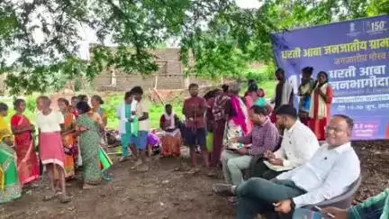 चैनपुर: अपर समाहर्ता ने बारडीह पंचायत में लगे शिविर का किया निरीक्षण