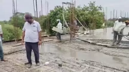 కనిగిరి: పట్టణంలోని ప్రభుత్వ డిగ్రీ కళాశాలలో రూ.5 కోట్లతో జరుగుతున్న అభివృద్ధి పనులను పరిశీలించిన కనిగిరి మున్సిపల్ ఛైర్మన్ గఫార్