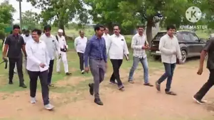 మధిర: మొక్కలు పెంచడంలో జిల్లాను ఆదర్శంగా నిలపాలి: జిల్లా కలెక్టర్ అనుదీప్ దురిశెట్టి