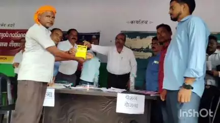 टुंडी: खरमो में धरती आबा जनजातीय उत्कर्ष ग्राम अभियान के तहत शिविर का हुआ आयोजन
