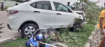 ଅନୁଗୋଳ: କୁମୁରିସିଂହା ଲକ୍ଷ୍ମୀ ପୂଜା ପଡ଼ିଆରେ କାର ଦୁର୍ଘଟଣାରେ ଦୁଇ ଗୁରୁତର, ମେଡିକାଲରେ ଭର୍ତ୍ତି