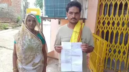 दतिया नगर: पत्नी की तलाश में दर-दर भटक रहा होलीपूरा निवासी व्यक्ति, पुलिस पर कार्रवाई ना करने का लगाया आरोप