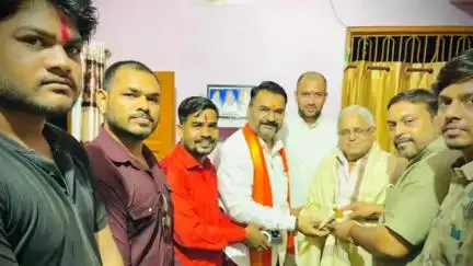 ब्यावरा: ब्यावरा में भाजपा कार्यकर्ताओं ने मीसा बंदियों और उनके परिजनों को किया सम्मानित