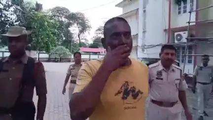 মঙলদৈ ভাগ: ৰঙিয়াৰ পৰা গ্ৰেপ্তাৰ কৰা আন্তঃৰাষ্ট্ৰীয় গাড়ী চোৰক তিনিদিনৰ বাবে জিম্মাত লয় দৰং আৰক্ষীয়ে