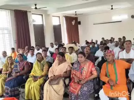 चतरा: भाजपा के चतरा जिला कार्यालय में भाजपा कार्यकर्ताओं ने आपातकाल की 50वीं वर्षगांठ पर किया सेमिनार का आयोजन