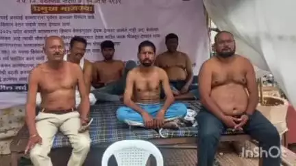 यवतमाळ: अस्थायी कामगारांचे नगरपरिषदेसमोर विविध मागण्यासाठी अर्धनग्न आंदोलन करून जिल्हाधिकाऱ्यांना निवेदन