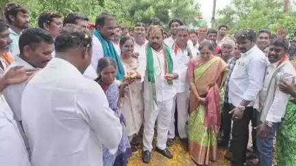 వైరా: కొనిజర్ల మండల కేంద్రంలో పర్యటించి, ఇందిరమ్మ ఇళ్ల నిర్మాణానికి శంకుస్థాపన చేసిన ఎమ్మెల్యే రాందాస్ నాయక్