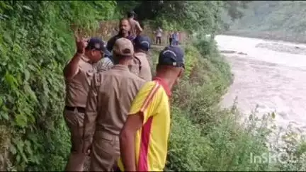 जोशियाड़ा: उजेली दरगाह के पास एक महिला गंगा भागीरथी के तेज प्रवाह में बही, पुलिस व आपदा प्रबंधन ने चलाया रेस्क्यू अभियान