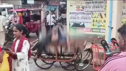 पन्ना: पन्ना बस स्टैंड में हाथ ठेले में मिला युवक का शव, जांच शुरू