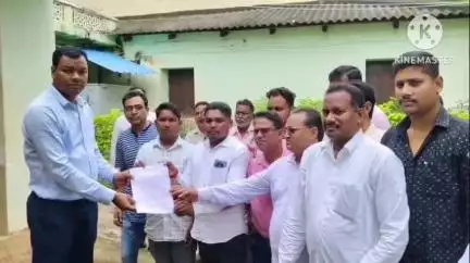 ଧର୍ମଗଡ: ଚାଷୀ ମାନଙ୍କ ବିଭିନ୍ନ ସମସ୍ୟାକୁ ନେଇ ଧର୍ମଗଡ ଉପଜିଲ୍ଲାପାଳଙ୍କୁ ବିଜେଡି ତରଫରୁ ଦାବିପତ୍ର ପ୍ରଦାନ #jansamasya
