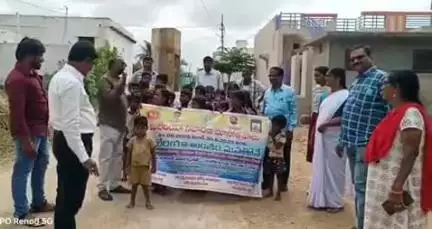 ఉరవకొండ: సీజనల్ వ్యాధులపై అప్రమత్తంగా ఉండాలి: కోనాపురంలో హెల్త్ అసిస్టెంట్లు రమేష్, ప్రసాద్