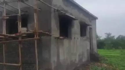 मारेगाव: अर्जुणीच्या समाज भवनाचे काम निकृष्ट, सरपंच वंदना आत्राम यांची सार्वजनिक बांधकाम मुख्यकार्यकारी अभियंताकडे तक्रार
