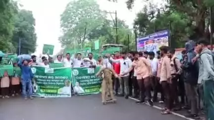 ସୁନ୍ଦରଗଡ ସହର: ଗୋପାଳପୁର ଘଟଣାକୁ ନେଇ ସରକାରୀ କଲେଜ ସମେତ ବିଭିନ୍ନ କଲେଜ ସମ୍ମୁଖରେ ବିଜେଡ଼ି ପକ୍ଷରୁ ବିକ୍ଷୋଭ ପ୍ରଦର୍ଶନ