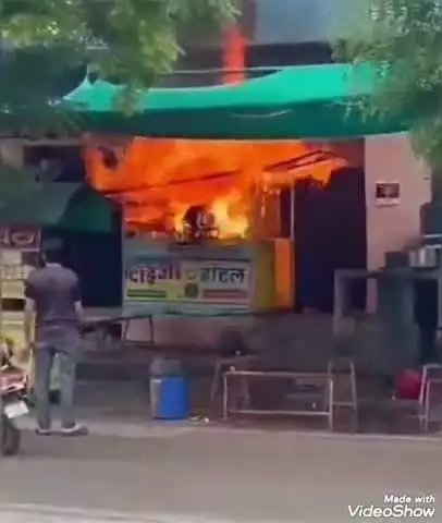 भीनमाल: खारी रोड स्थित चाय की दुकान में लगी भीषण आग, दमकल वाहन ने आग पर पाया काबू
